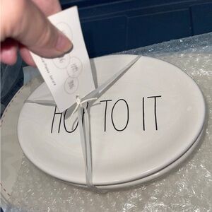 RAE DUNN 4 Ceramic Plates with Text “ HOP TO IT “
